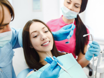 How to Choose the Right Dental Clinic for Long Term Oral Health